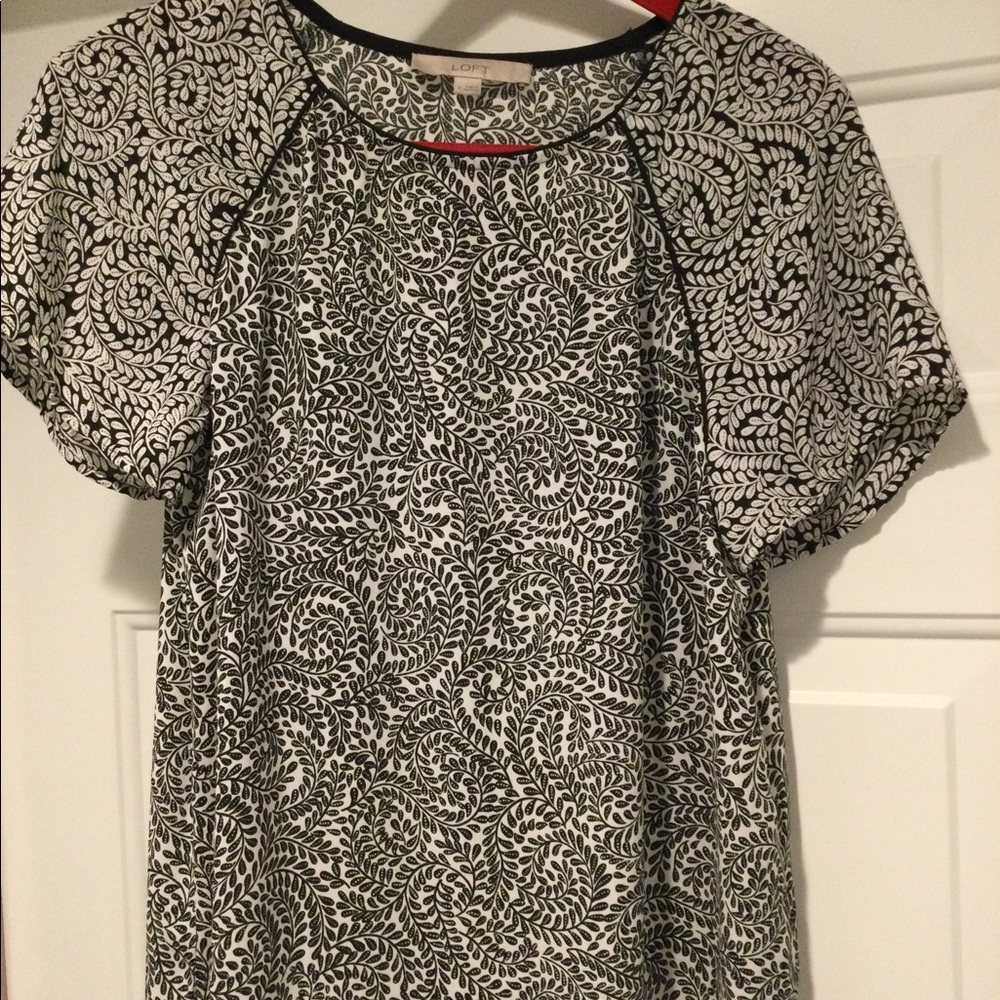 LOFT jewel neck spring blouse